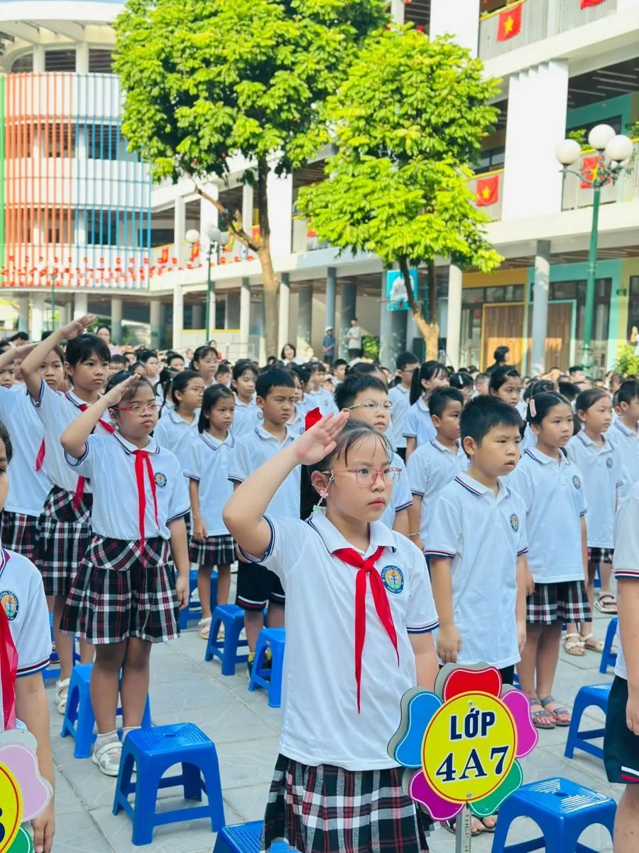 Lễ chào cờ trang nghiêm